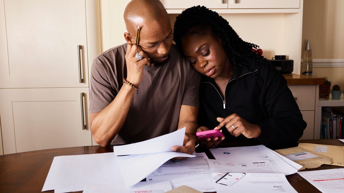How to Split Bills With Your Partner When You Earn Different Amounts