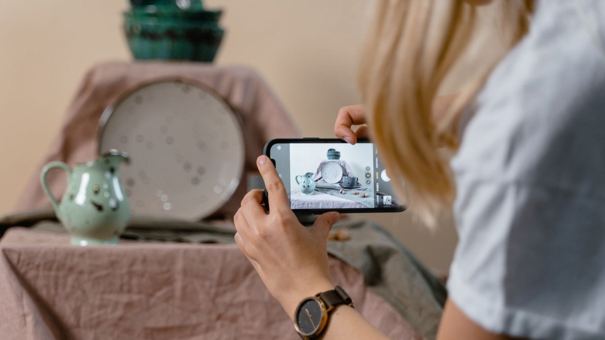 photographing a household item on a phone to list it for sale